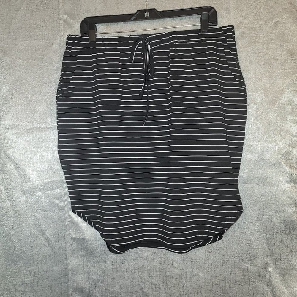 Stretchy Striped Mini Skirt with POCKETS!